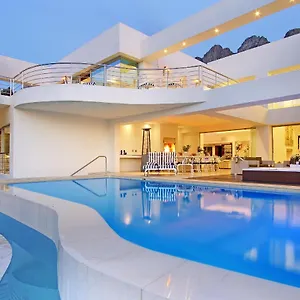 Hollywood Mansion & Camps Bay Cape Town