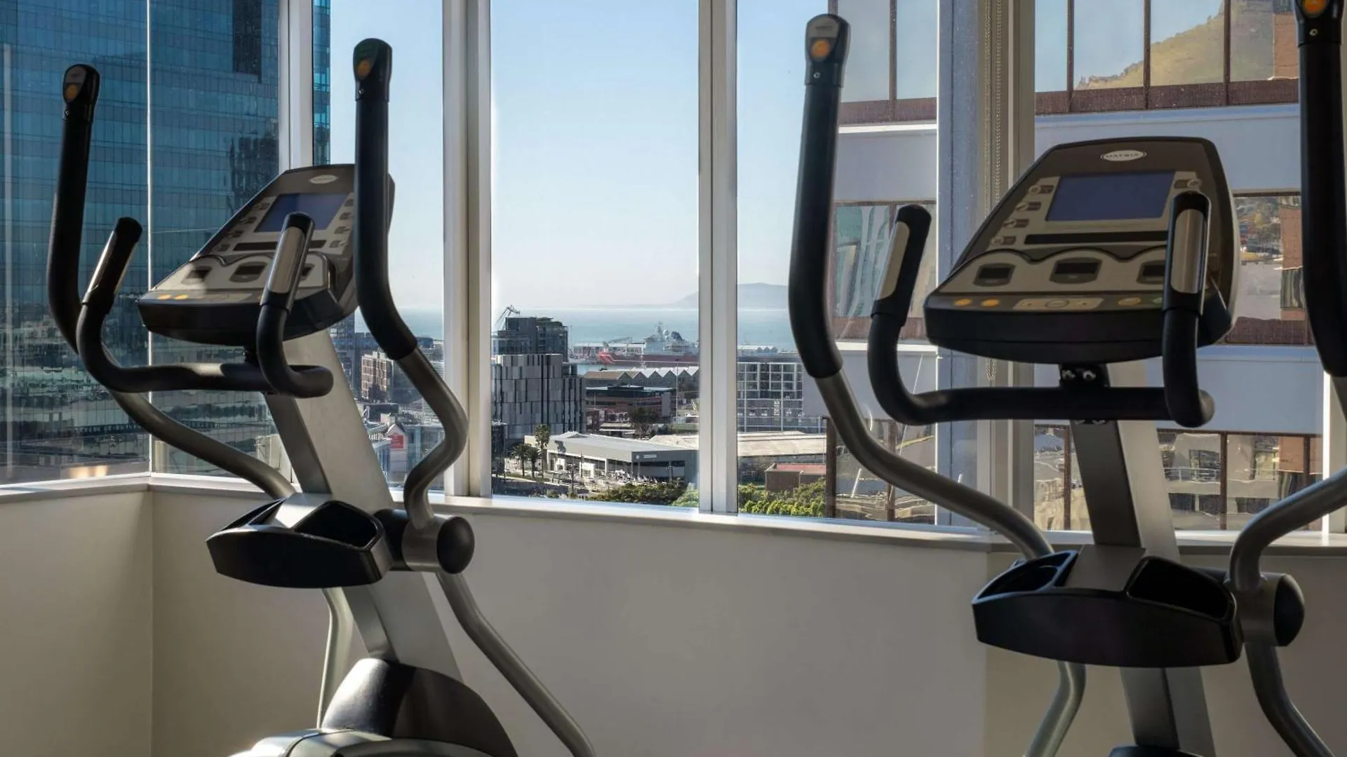 Pullman Cape Town City Centre 5*,